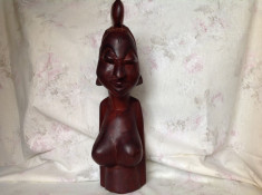 Muza africana, bust din lemn de mahon foto