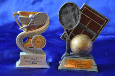 Doua trofee Tenis. Trofeu,statueta,premiu TENIS. foto