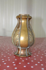 Vaza din bronz foto