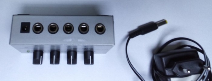 beringer HA400 aplificator micro mixer microfon 4 canale casti functional foto mare beringer HA400 aplificator micro mixer microfon 4 canale casti functional foto mare
