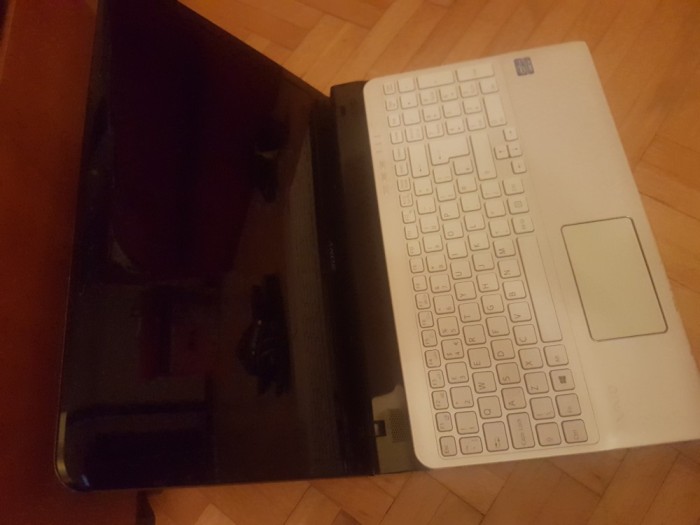Laptop Sony Vaio, intel i3, 4 GB RAM, HDD 1 TB foto mare Laptop Sony Vaio, intel i3, 4 GB RAM, HDD 1 TB foto mare