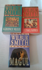 WILBUR SMITH - MAGUL + ULTIMUL PAPIRUS + RAZBOINICII NILULUI foto