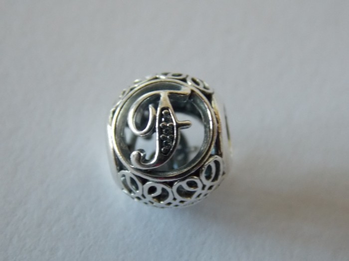 Talisman Pandora autentic 791850CZ LItera F vintage foto mare Talisman Pandora autentic 791850CZ LItera F vintage foto mare