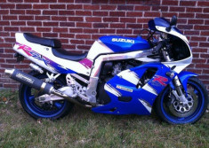 PIESE suzuki gsxr 750 foto