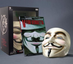 V for Vendetta Deluxe Collector Set [With Mask] foto