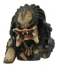 Predator Unmasked Bust Bank foto