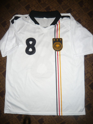 Tricou al Echipei Nationale a Germaniei , marimea L ,Jucator Ozil foto