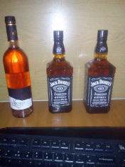 Vand 2 sticle de Jack Daniels 1 litru cu timbru ?i sigilate. Pre? 80 lei sticla. foto