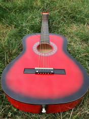 Chitara rosie clasica de lemn foto