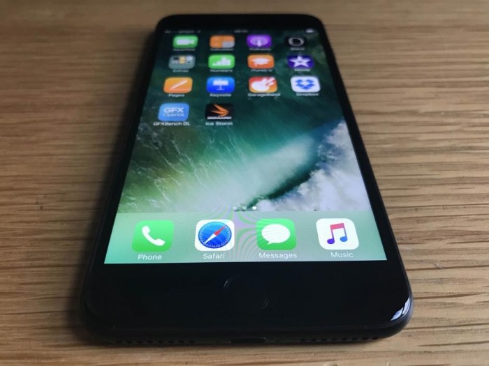 Vand iPhone 7 Black 32 Gb Vand iPhone 7 Black 32 Gb