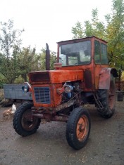 Tractor U 650+plug 3 brazde foto