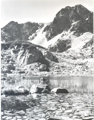 CP Z689 -MASIVUL RETEZAT -VIRFUL SI LACUL PIETRELE-DATATA 1957- RPR -NECIRCULATA foto