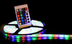 Banda LED multicolora RGB 5 metri cu telecomanda si alimentator foto