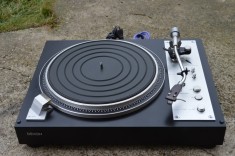 Pick up Denon GT 700 foto