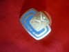 Insigna cu buton Voz II -Sport Militar in Cehoslovacia , L= 3 cm ,metal si email
