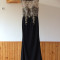 Rochie neagra cu dantela ivoire.