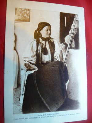 Fotografie dubla -Folclor Romania-Fata din Mtii Apuseni torcand ,interbelica foto