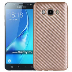 Capac de protectie Carbon Fiber pentru Samsung Galaxy J7 (2016), auriu foto