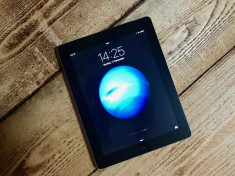 iPad 2 Black 64GB WiFi+3G (A1396) + Apple Smart Cover piele + Griffin Survivor foto