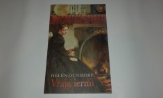 HELEN DUNMORE - VRAJA IERNII foto