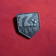 Insigna Japonia 1972 si Stema Japoniei , metal ,h= 2 cm