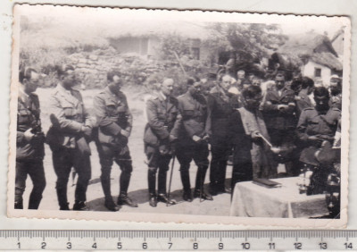 bnk foto - Ofiteri romani la o ceremonie religioasa foto