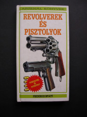 Revolvere si pistoale. Catalogul prezinta 128 piese. Color foto