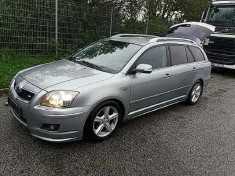 Toyota Avensis foto