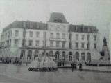 Fotografie RPR defilare Iasi, Statuia lui Cuza, Hotelul Traian, Alb-Negru, Romania de la 1950, Sarbatori