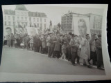 Fotografie manifestatie Iasi, RPR , Hotel Traian, Statuia lui Cuza
