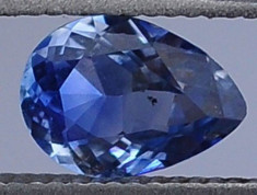 ~&amp;gt;&amp;gt; SAFIR NATURAL ALBASTRU CLAR superb 0,83 ct. certificat de autenticitate ! ! foto