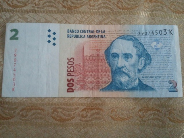Argentina 2 pesos 2010, circulată