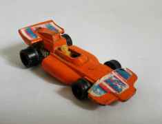 Masinuta curse F1 Formula 1 veche, vintage, portocalie, metal, 7 cm foto