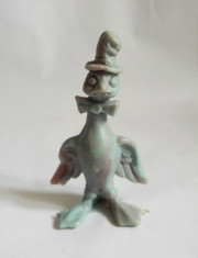 Figurina romaneasca pasare, pinguin rata, papion joben, plastic, raritate, 8.5cm foto