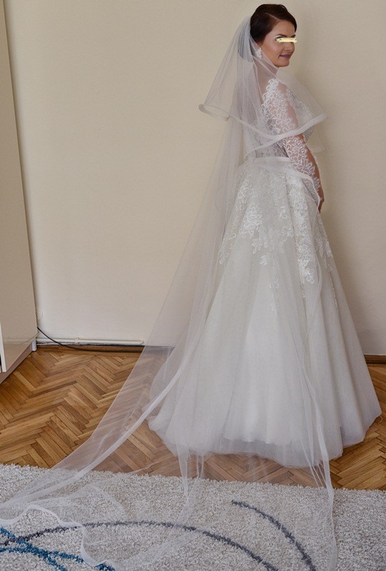 Vand rochie mireasa+voal+cerc+husa MIRANDI INDIRA | arhiva Okazii.ro