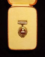 Medalie - Insigna - TITLU DE STAT - OM DE STIINTA EMERIT - IN CUTIA ORIGINALA !! foto