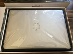 MacBook Air 13&amp;quot; (model late 2010). macOS Sierra (2016) clean install. foto