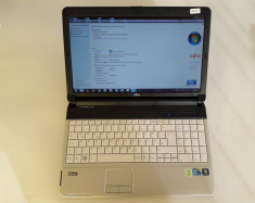 Laptop Fujitsu LIFEBOOK AH530 - 15,6 &amp;quot;- i3 350M Core - 4 GB RAM - HDD 320 GB foto