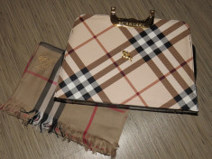 Set geanta + e?arfa Burberry london foto