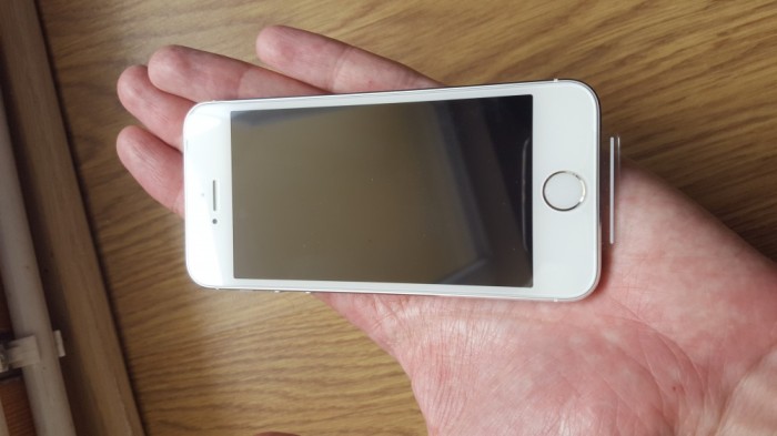 Iphone 5s 16gb silver white neverlocked NOU GARANTIE 04/2017 foto mare Iphone 5s 16gb silver white neverlocked NOU GARANTIE 04/2017 foto mare