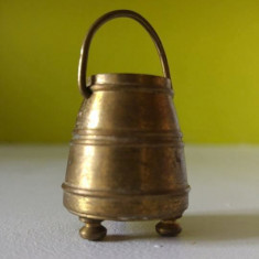 Obiect miniatura din bonz: ciubar, vas cu toarta, galeata, 3x2.5cm