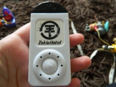 Telefon formatie Tokio Hotel, jucarie muzicala Mc Donald, Happy Meal, 2008 foto
