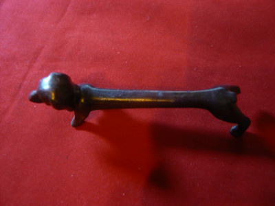 Figurina caine- Suport pt. tacamuri , un picior mai scurt , L= 8,5 cm foto