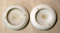 2 Scrumiere albe rotunde din marmura granit piatra foto