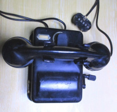 telefon vechi romanesc cu manivela bachelita de colectie model anii 50-70 foto