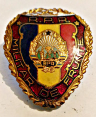 INSIGNA FRUNTAS MILITAR DE FRUNTE RPR 38,62/33,18 MM ARMATA MApN foto