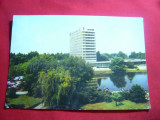 Ilustrata Mamaia - Hotel Perla cu Lacul in fata hotelului - azi disparut 1988, Circulata, Fotografie