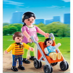 Mama cu copiii Playmobil foto