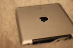 iPad 4th Generation 32GB (Digital Camera Canon 16Mp Cadou) foto