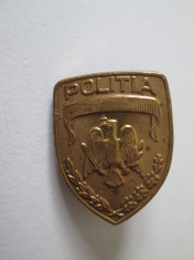 Insigna rever 20 x 15 mm Politia romana anii 90 foto